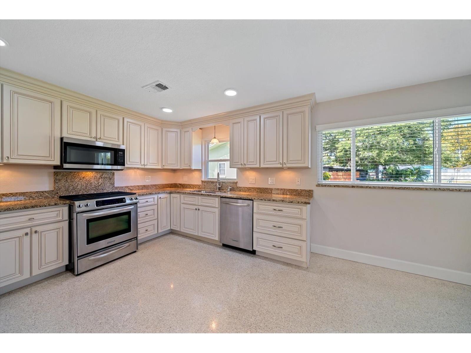 1163 60th Avenue S Saint Petersburg FL 33705 - CORONADO LAKE TB8519002 image10