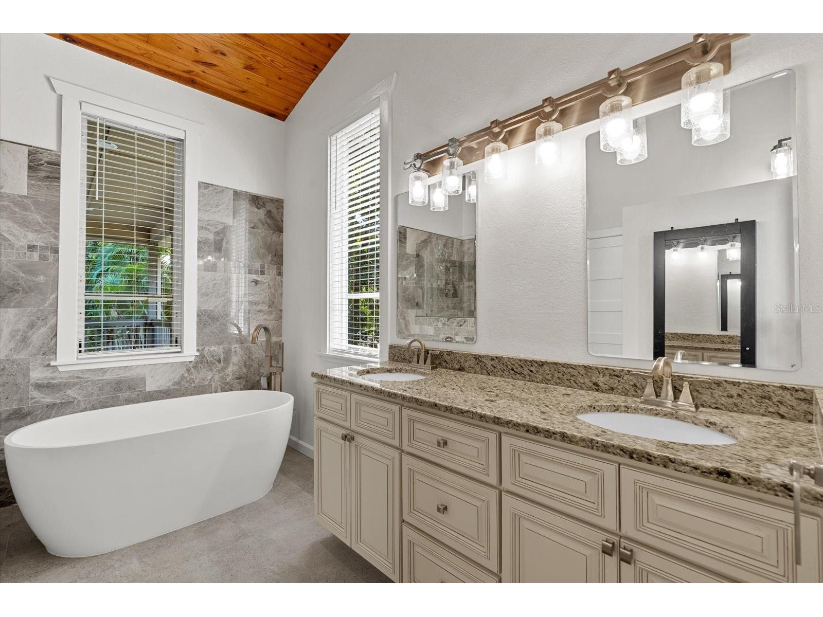 1165 Vereda Verde Sarasota FL 34232 A4692407 image39