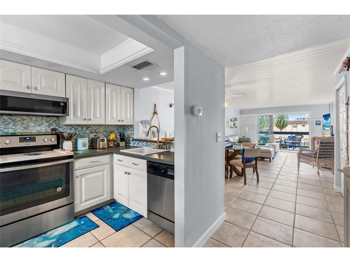 11650 Capri Circle S #108 Treasure Island FL 33706 TB8442351 image5