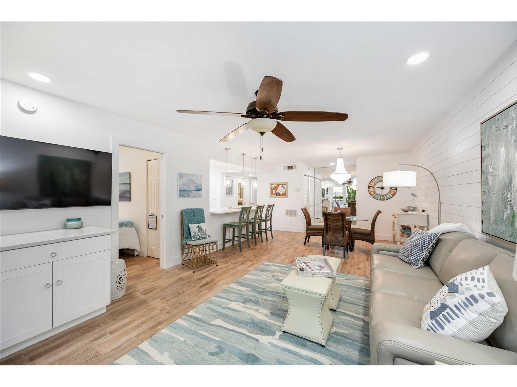 1166 W Peppertree Drive #112D Sarasota FL 34242 A4678257 image7