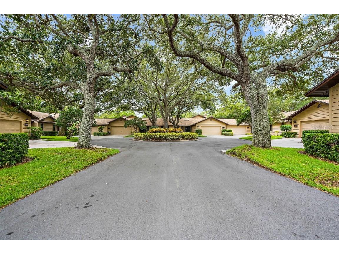 11662 Woodbridge Boulevard Seminole FL 33772 - COMMUNITY POND U8208531 image1
