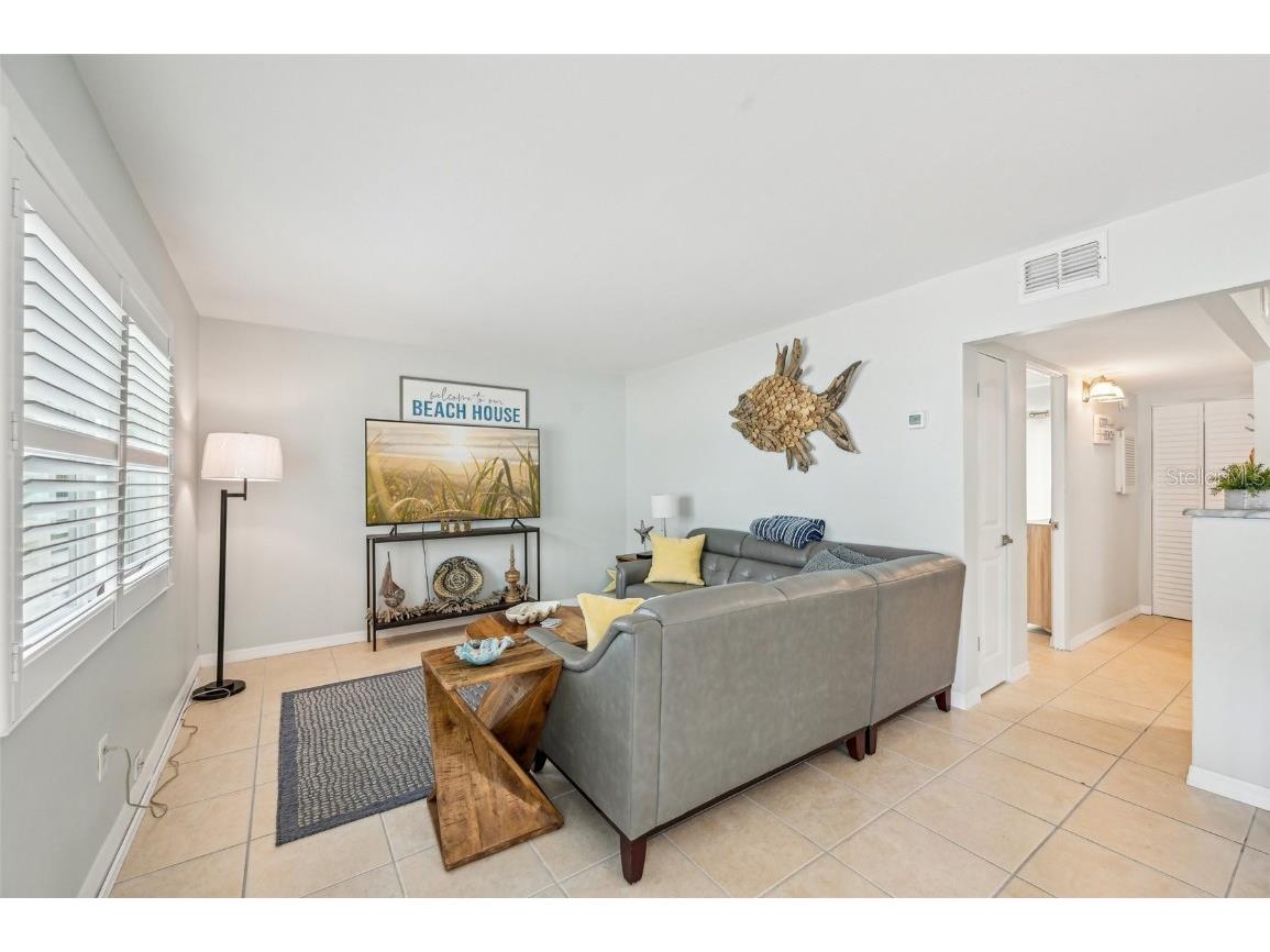 117 7th Street N #5 Bradenton Beach FL 34217 A4647437 image4