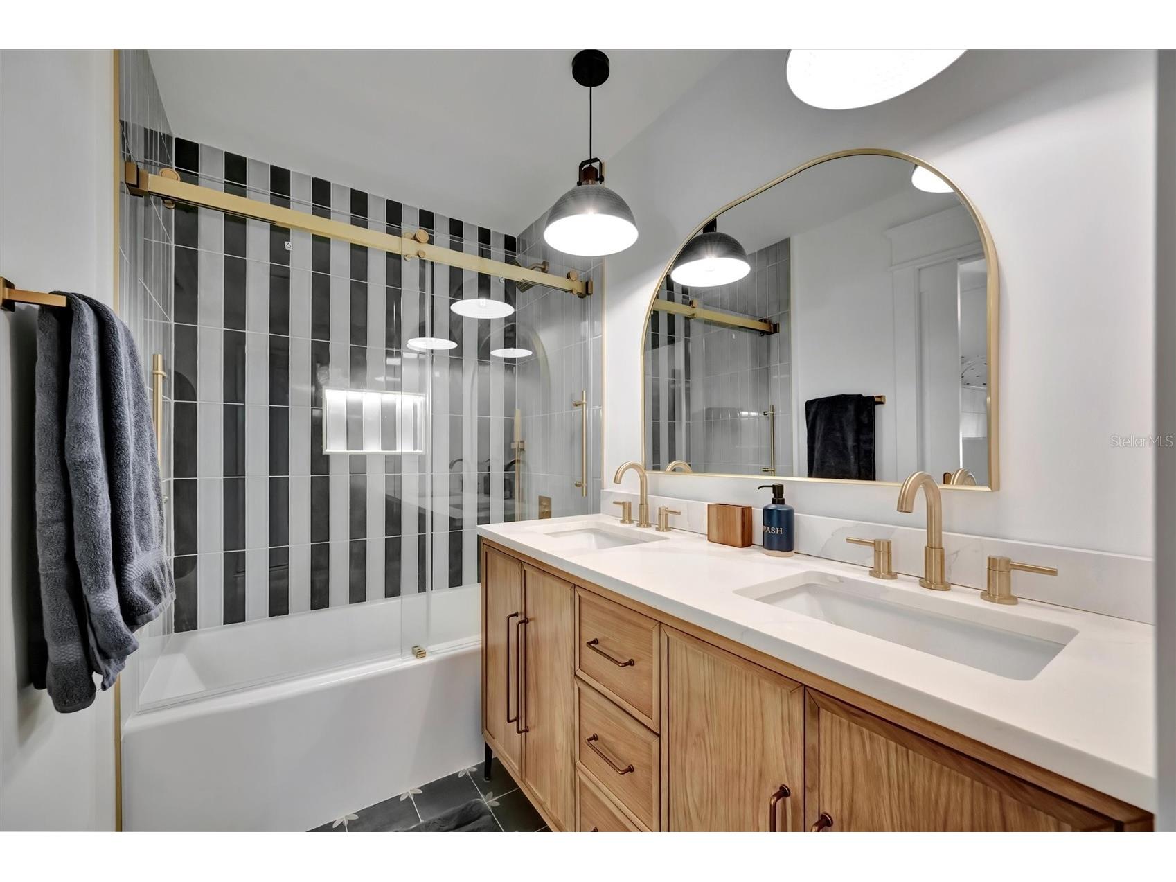 117 81st Street Holmes Beach FL 34217 A4684654 image35