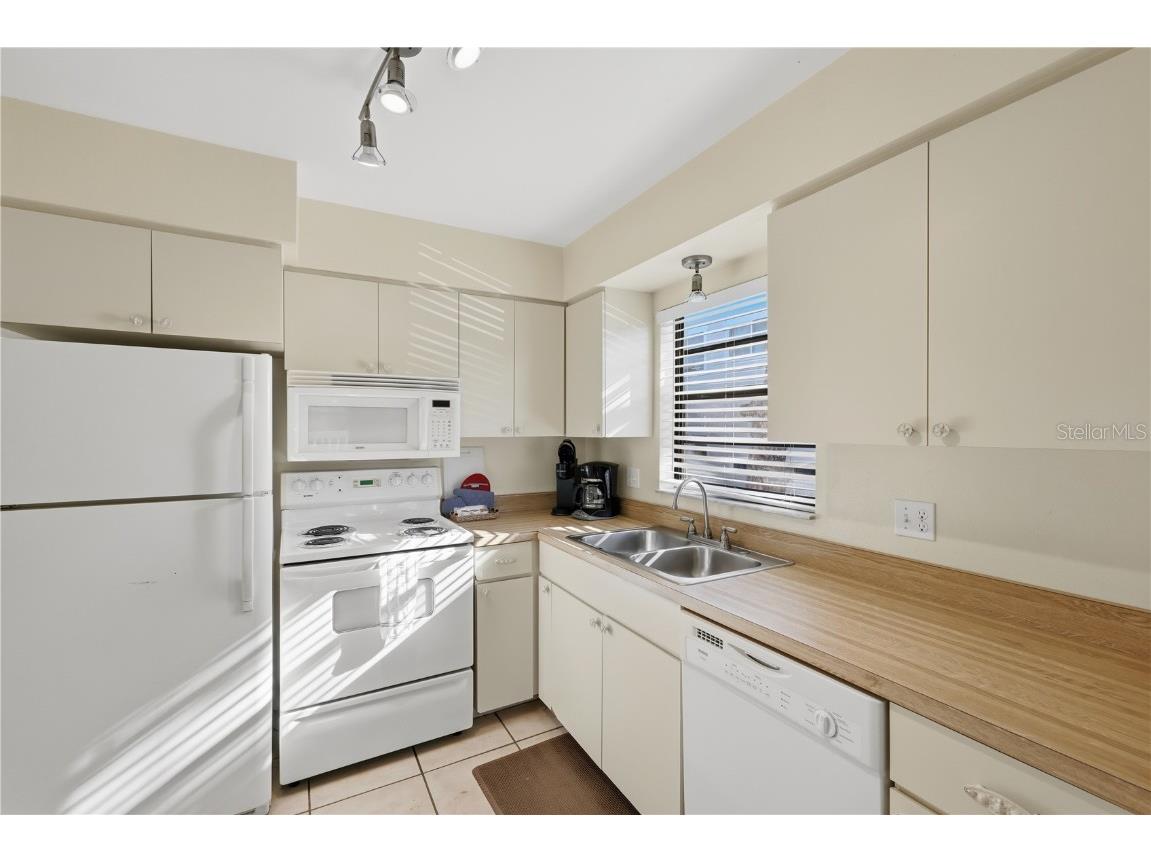 117 Neptune Lane Holmes Beach FL 34217 A4676172 image10