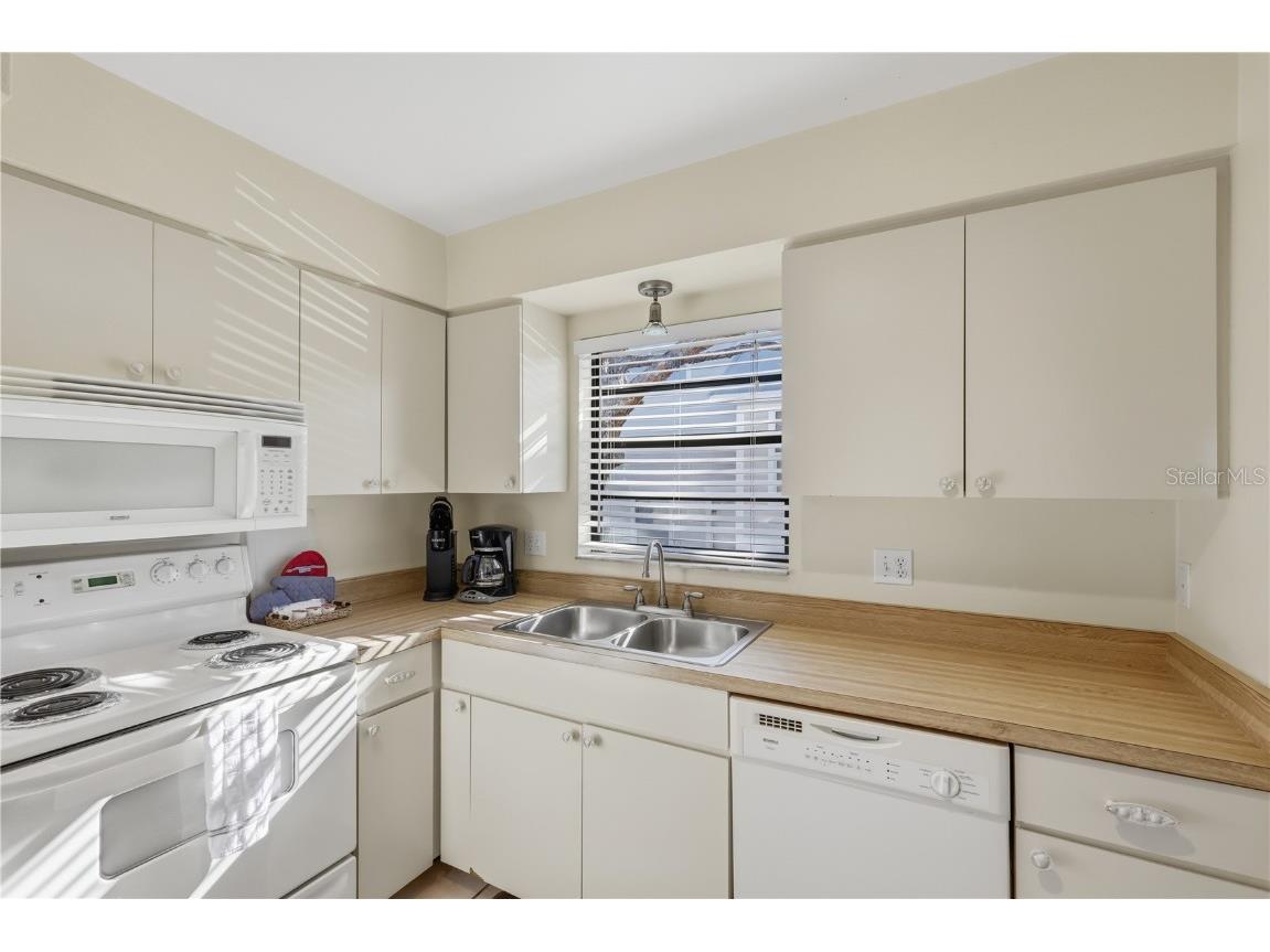 117 Neptune Lane Holmes Beach FL 34217 A4676172 image11