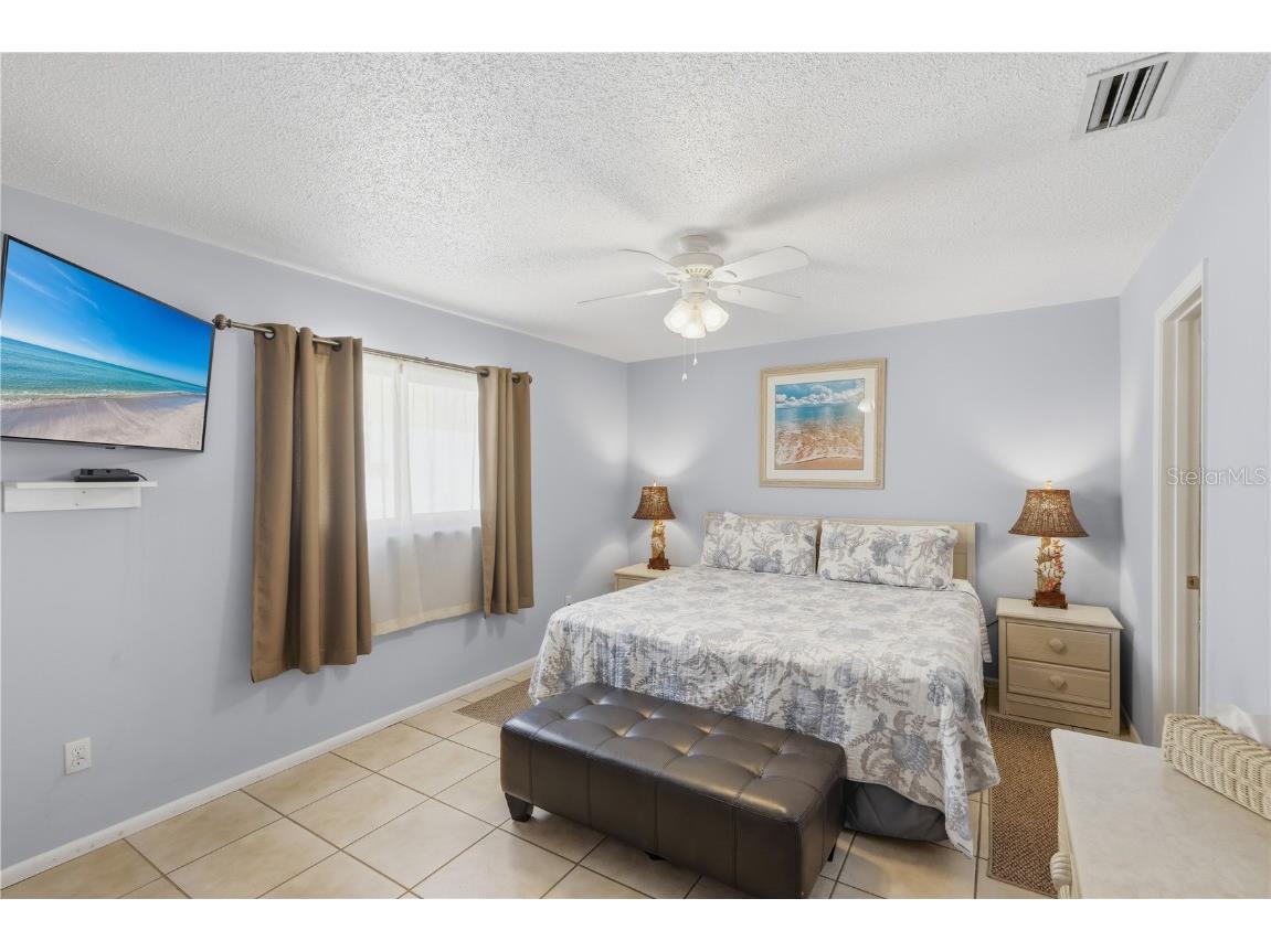 117 Neptune Lane Holmes Beach FL 34217 A4676172 image12