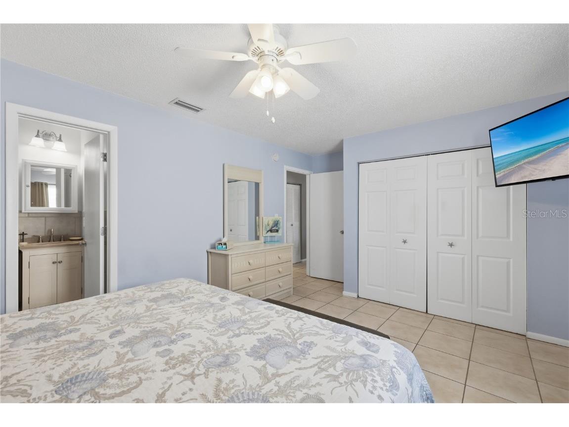 117 Neptune Lane Holmes Beach FL 34217 A4676172 image13