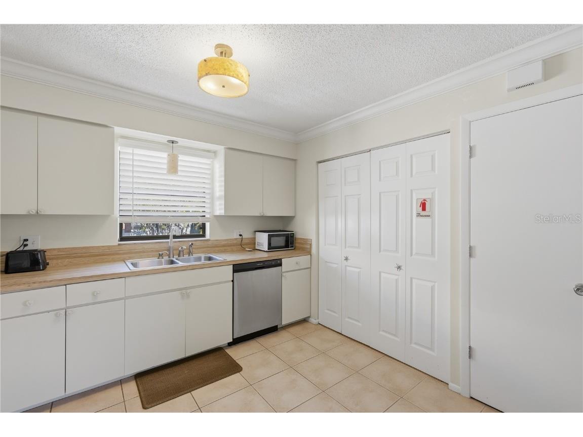 117 Neptune Lane Holmes Beach FL 34217 A4676172 image24