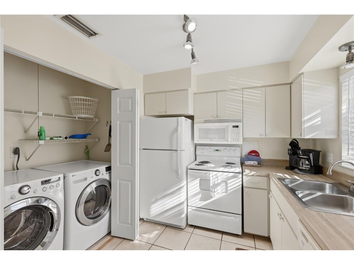 117 Neptune Lane Holmes Beach FL 34217 A4676172 image9