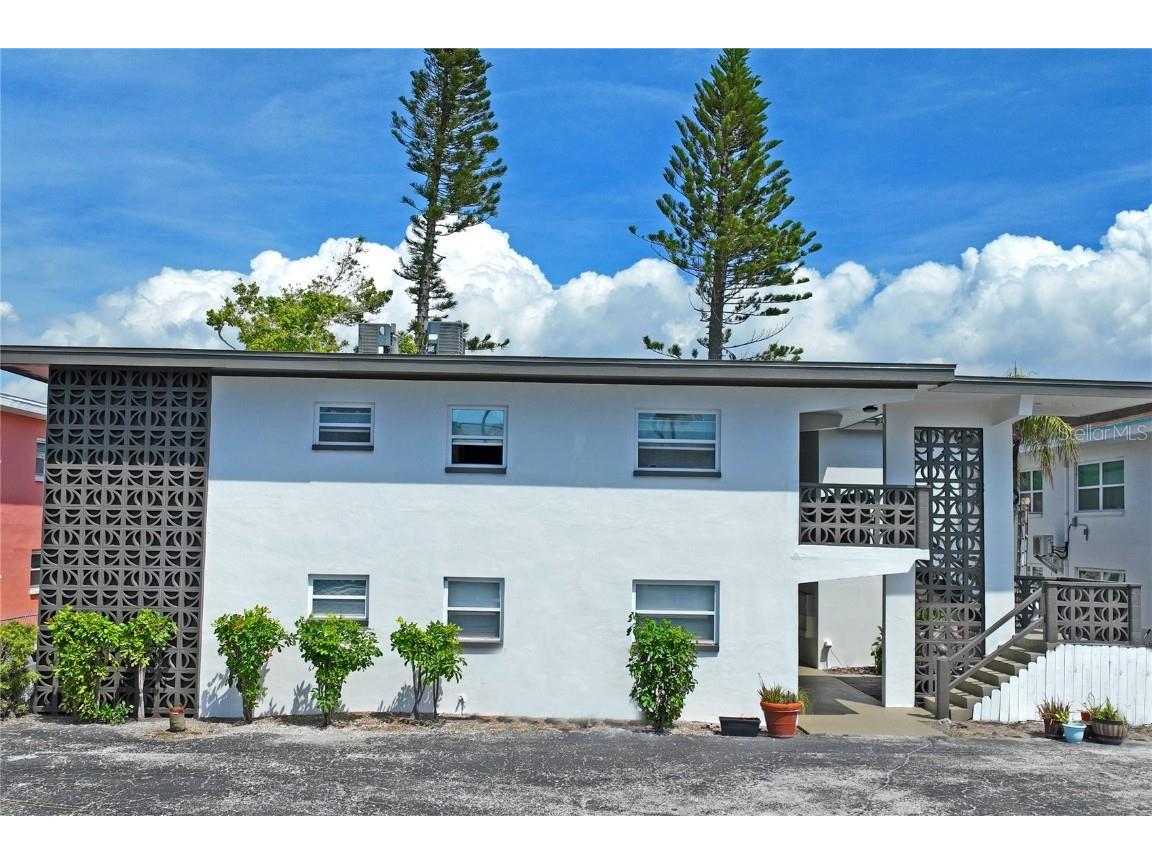 11705 3rd Street E #9 Treasure Island FL 33706 W7872885 image1