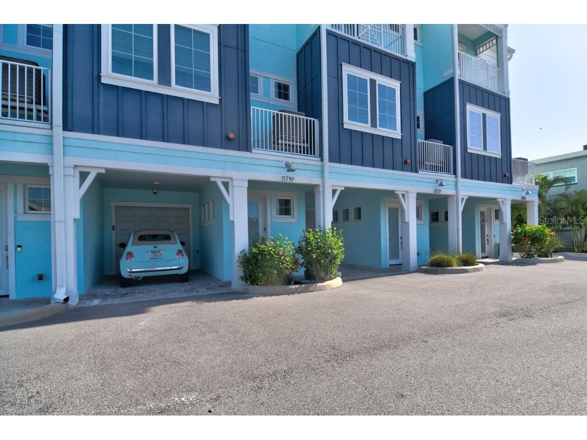 11717 1st St E Treasure Island FL 33706 - INTERCOASTAL WATERWAY U8190755 image1