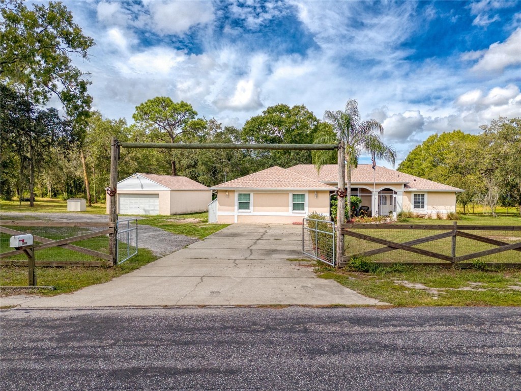 11735 Lakewood Drive Hudson FL 34669 W7858518 image1