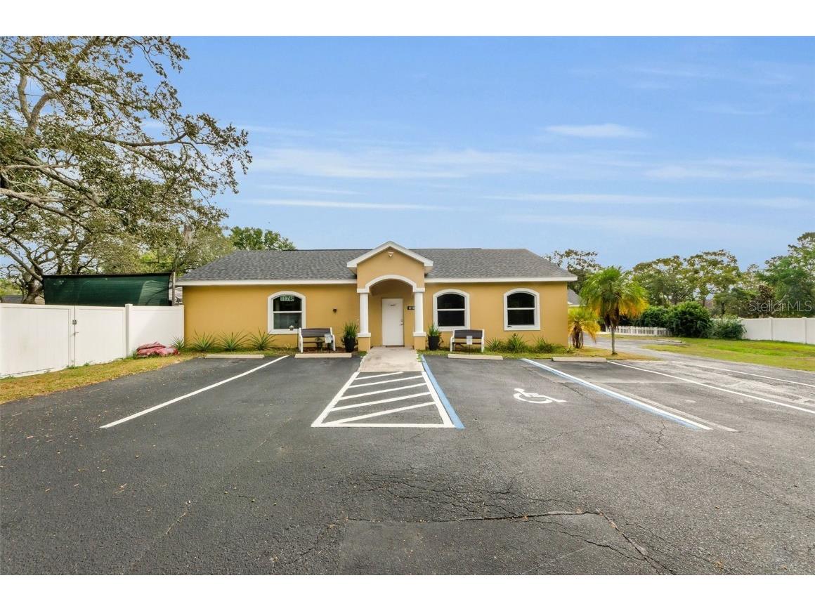 11748 La Madera Boulevard Port Richey FL 34668 W7880136 image2
