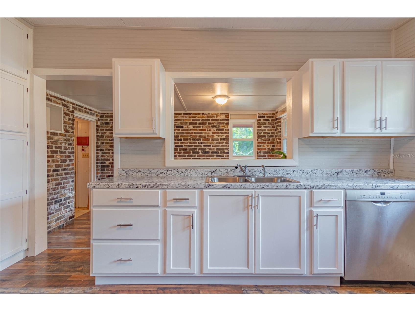 1175 Cr 463b Lake Panasoffkee FL 33538 TB8528453 image9
