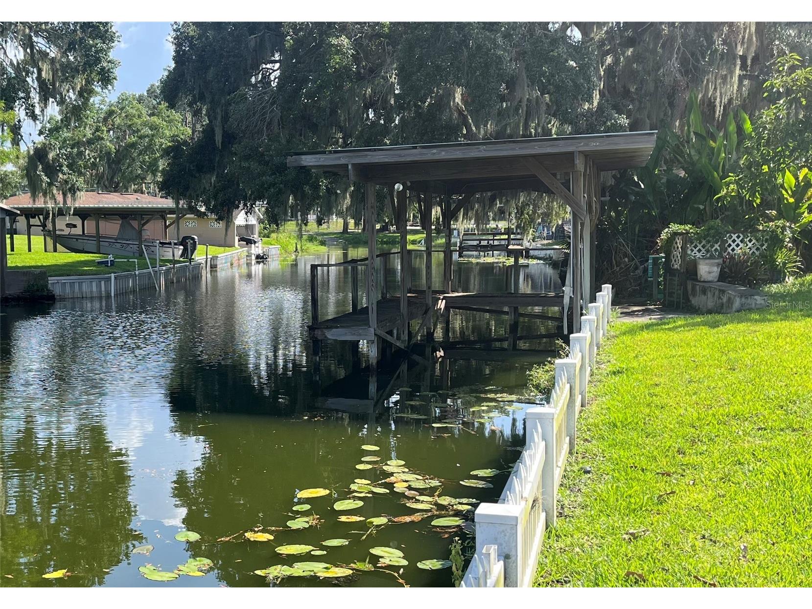 11812 Watts Court Tavares FL 32778 - LAKE HARRIS AND LAKE EUSTICE G5097737 image2