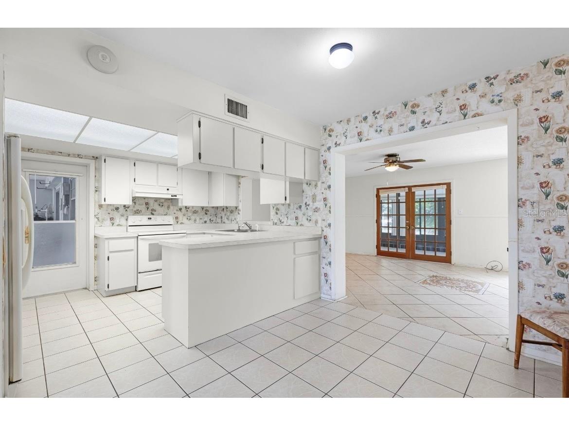 11812 Watts Court Tavares FL 32778 - LAKE HARRIS AND LAKE EUSTICE G5097737 image6