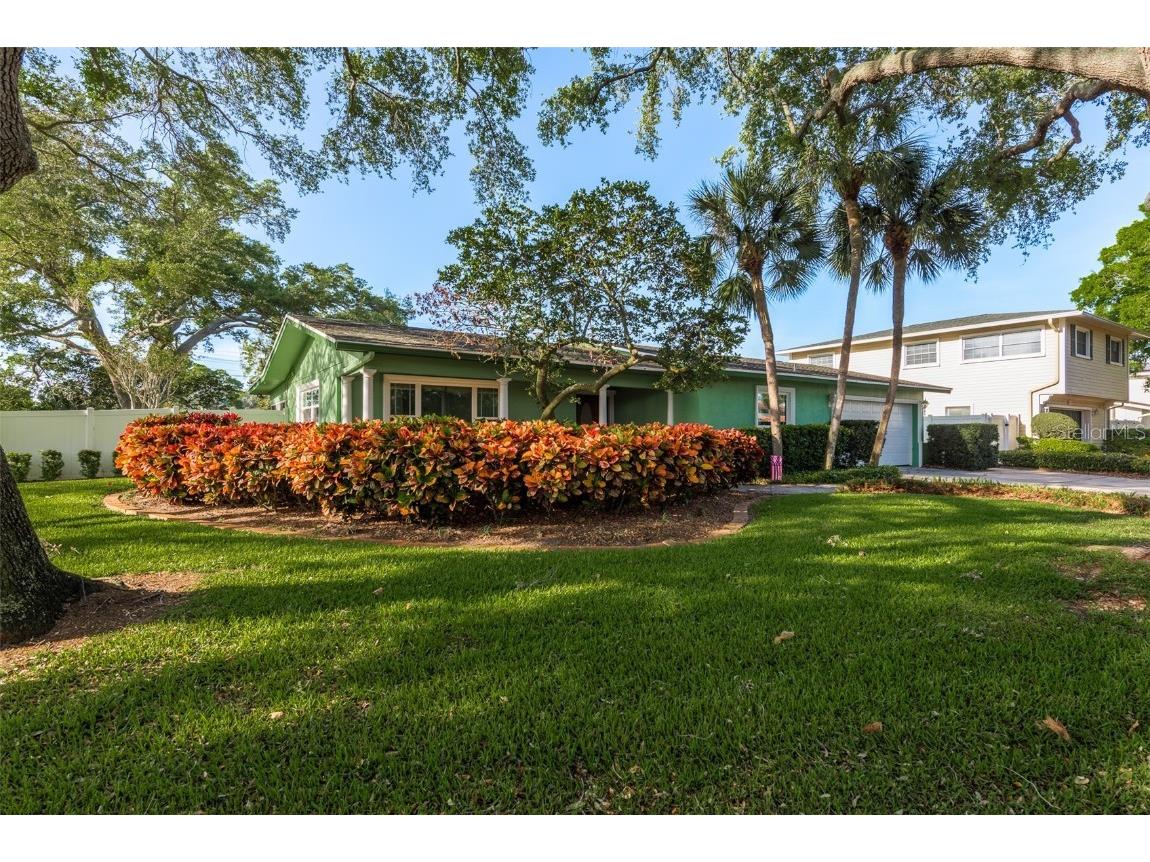 1182 41st Avenue NE Saint Petersburg FL 33703 U8236276 image1