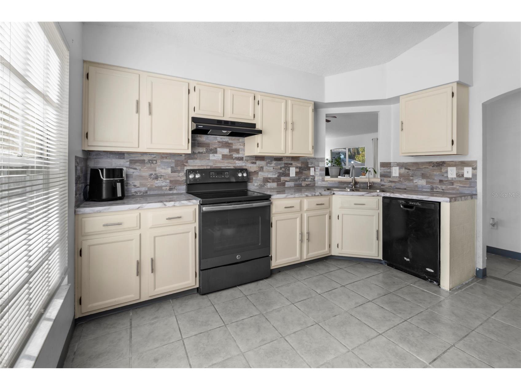 11852 Lark Song Loop Riverview FL 33579 TB8507334 image10