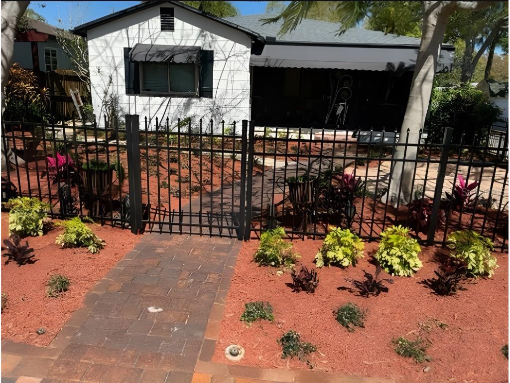 119 30th Avenue N Saint Petersburg FL 33704 TB8326612 image1