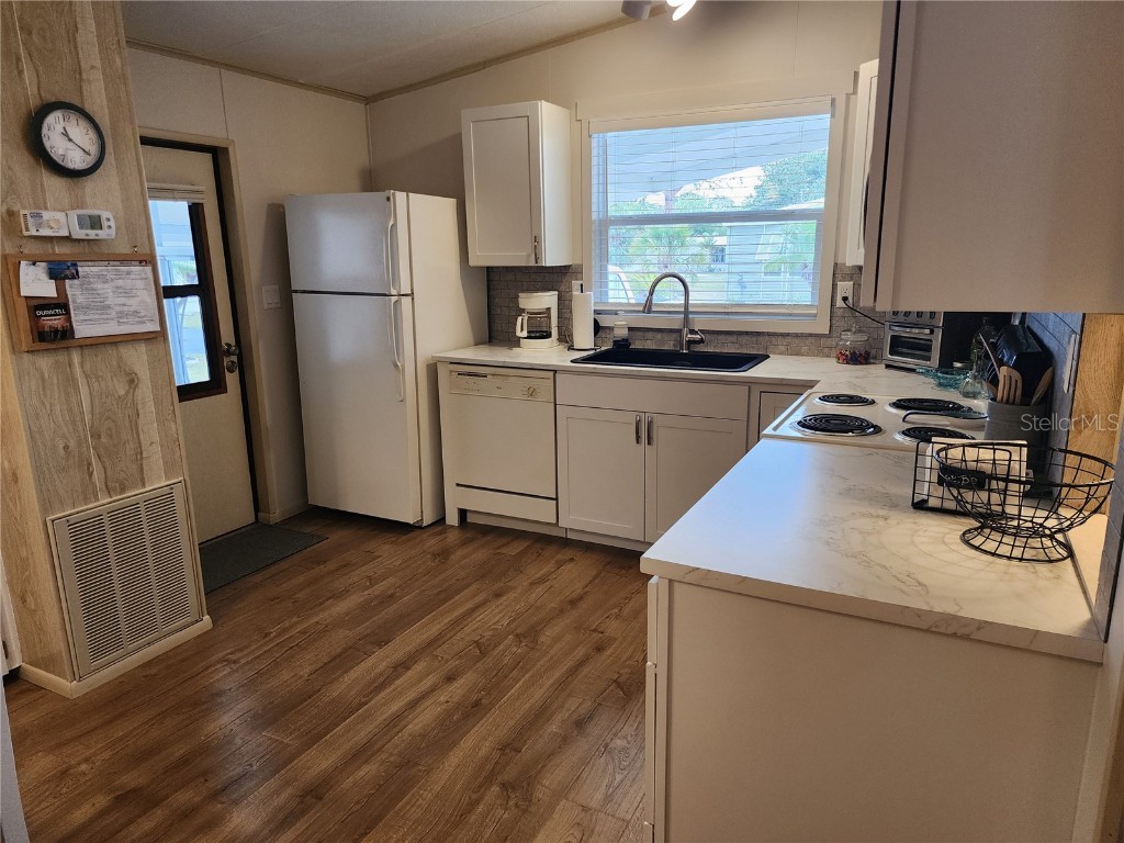 119 S Fiji Circle Englewood FL 34223 A4635470 image4