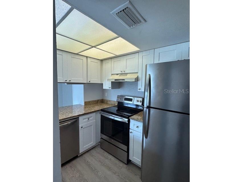 1190 Longfellow Way #135C Sarasota FL 34243 N6137352 image3