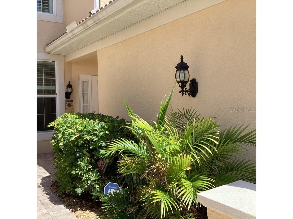 1193 Burgos Drive #404 Sarasota FL 34238 A4556846 image1