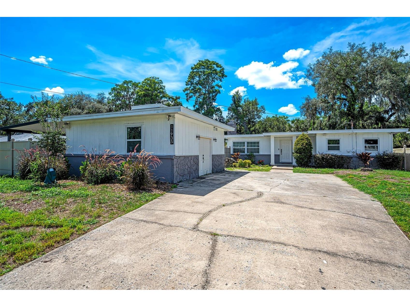 11935 Riverhills Drive Tampa FL 33617 TB8519795 image1