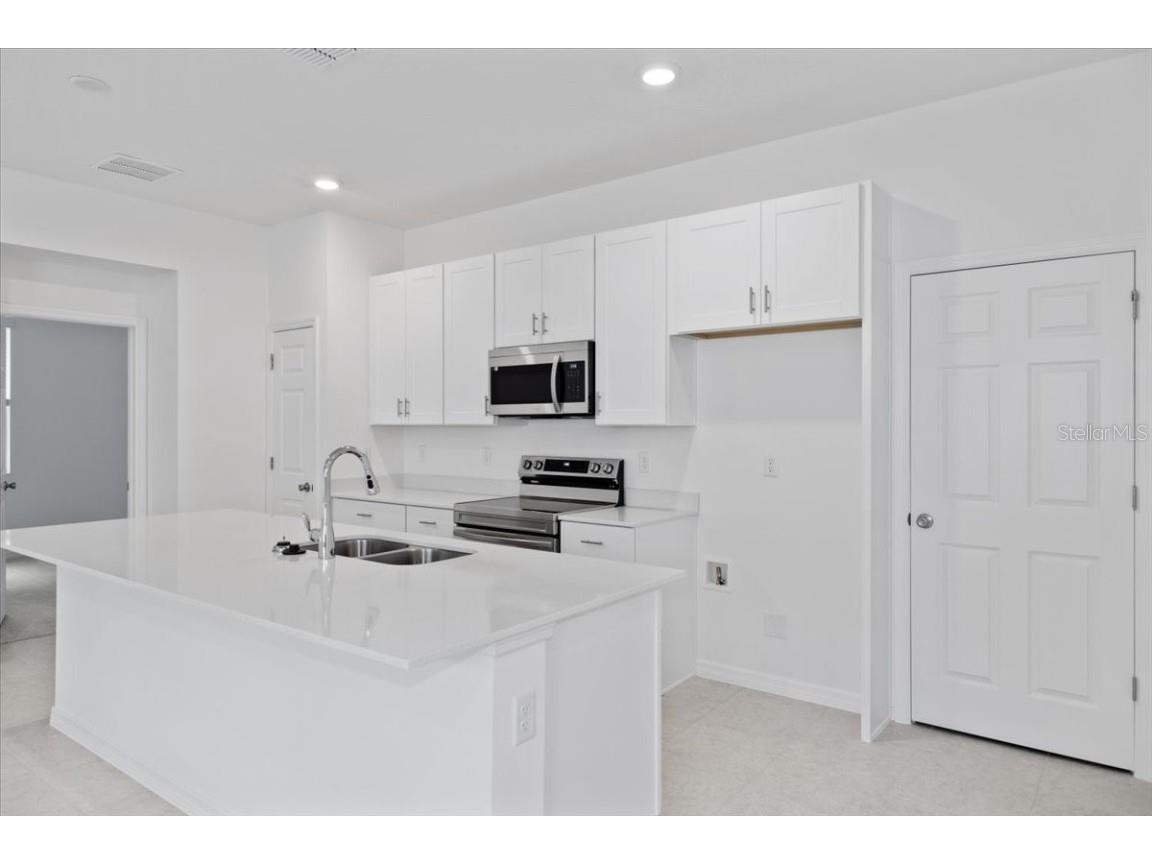 1194 Atlantic Avenue Fruitland Park FL 34731 O6317610 image2