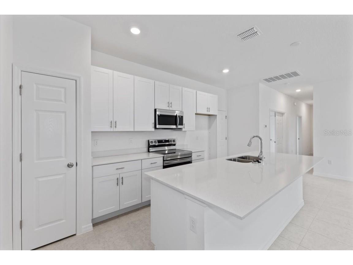 1194 Atlantic Avenue Fruitland Park FL 34731 O6317610 image3