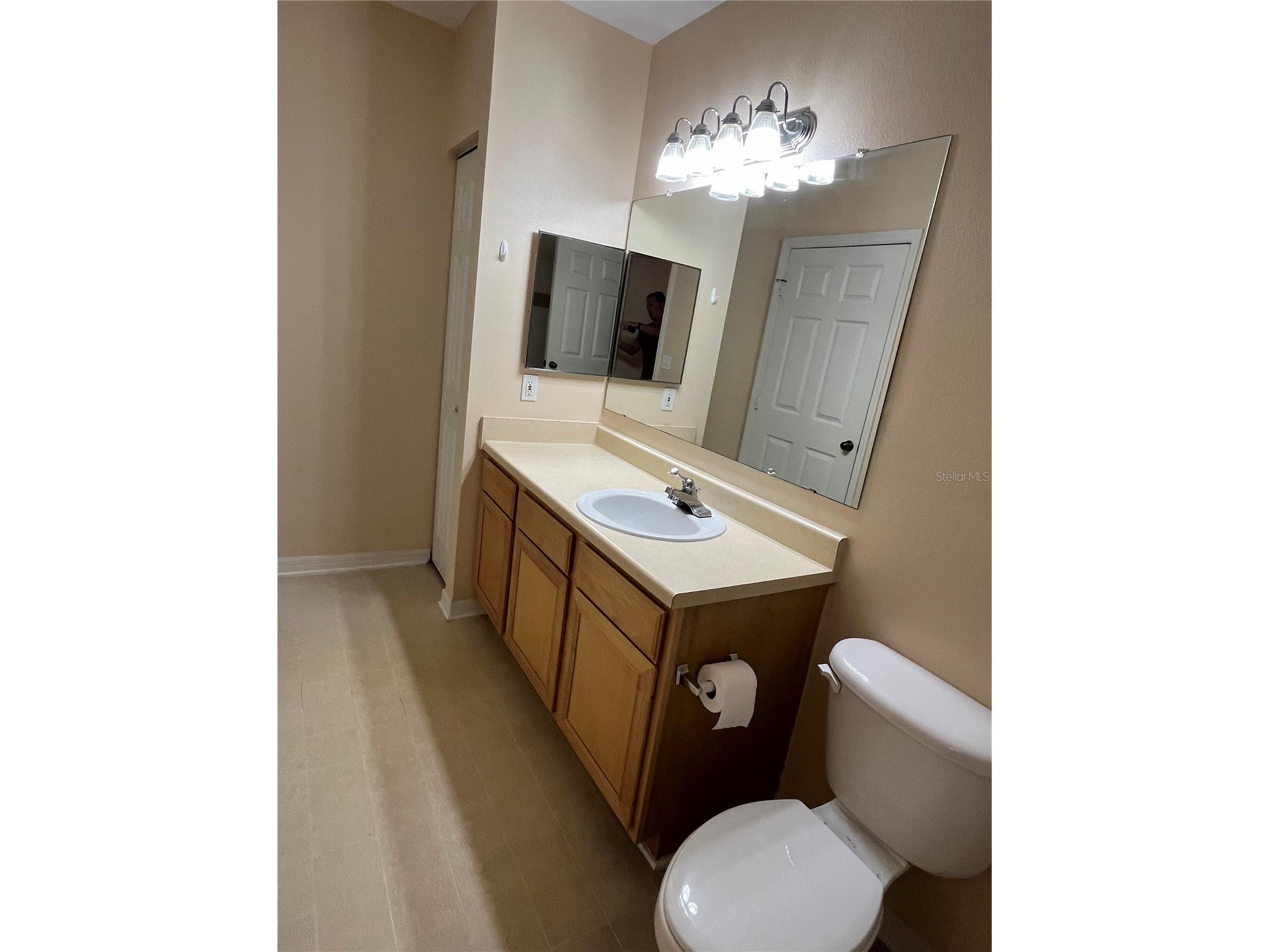 1195 Villagio Circle #102 Sarasota FL 34237 A4688837 image10