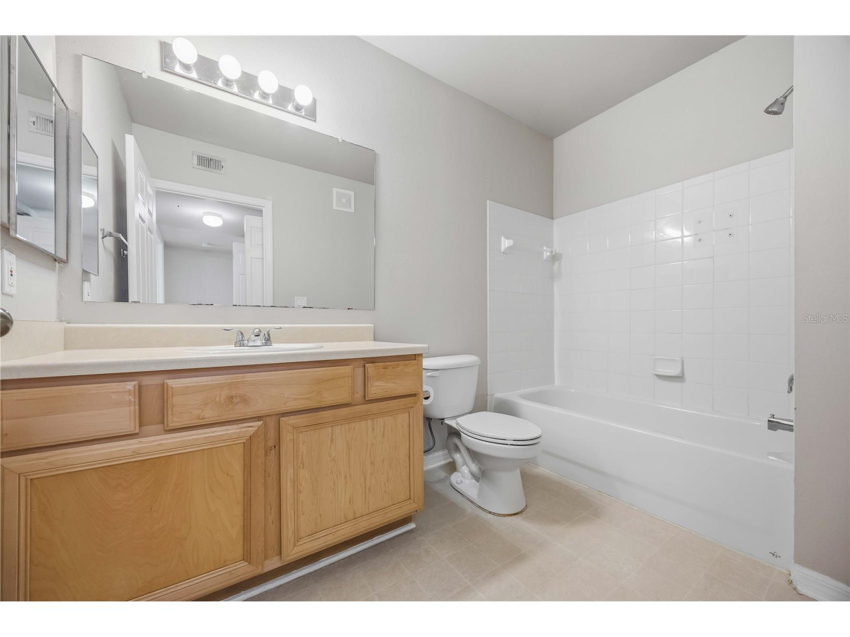 1195 Villagio Circle #208 Sarasota FL 34237 A4694899 image28
