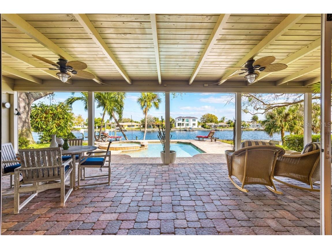 1197 45th Avenue NE Saint Petersburg FL 33703 U8190798 image1