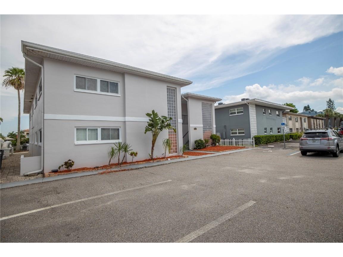 11975 3rd Street E #1 Treasure Island FL 33706 - BOCA CIEGA BAY U8154993 image1