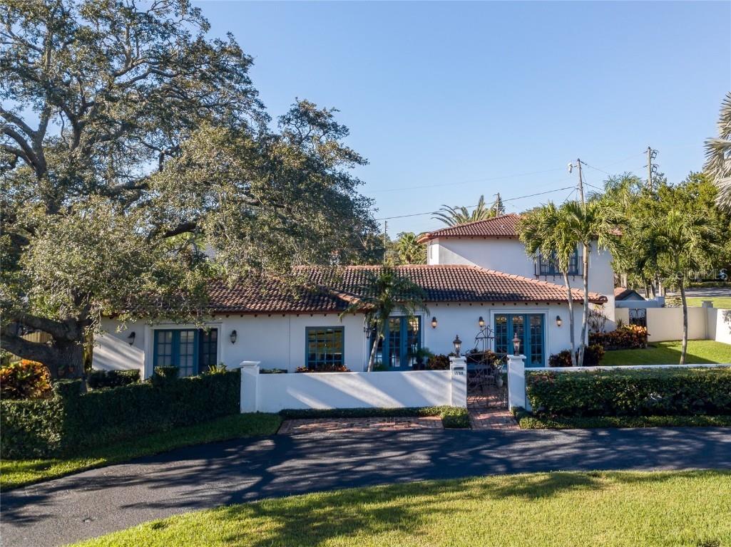 1198 Snell Isle Boulevard NE Saint Petersburg FL 33704 T3340207 image1