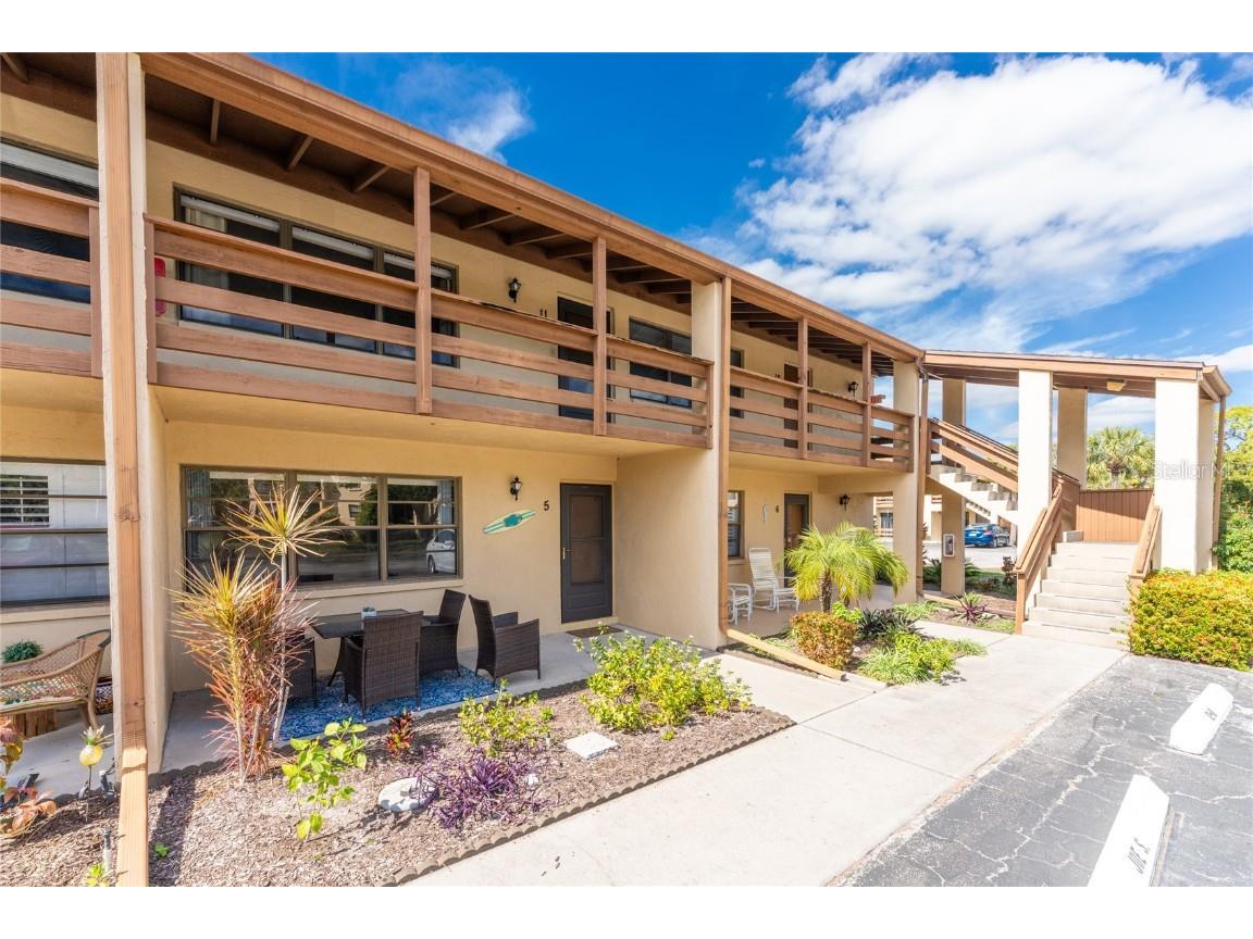 12 Quails Run Boulevard #11 Englewood FL 34223 D6134855 image1