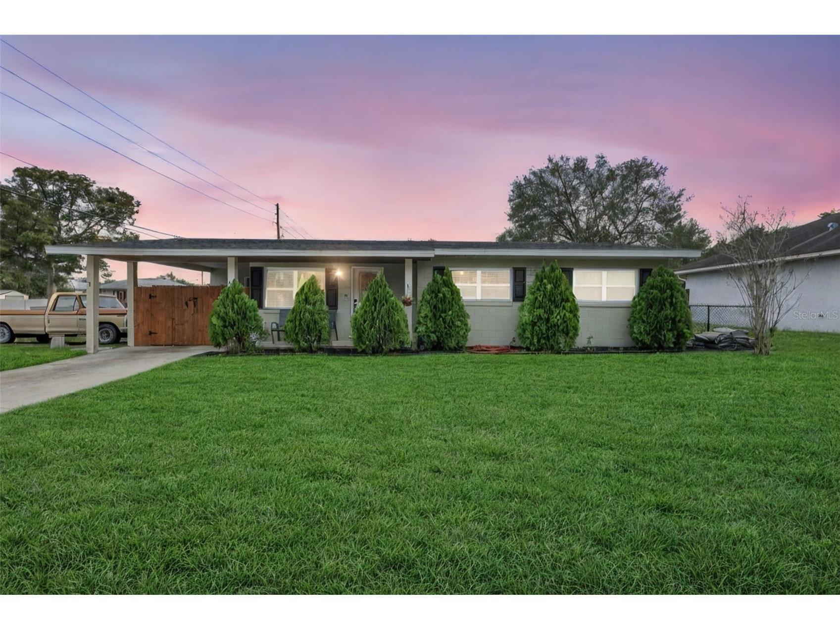 120 E Holly Drive Orange City FL 32763 V4946742 image1