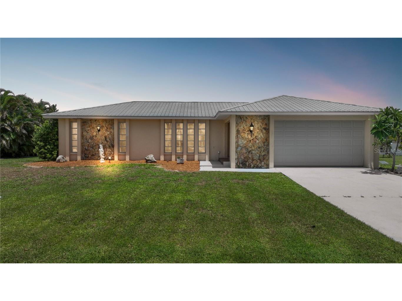 120 Sinclair Street SW Port Charlotte FL 33952 - SINCLAIR WATERWAY C7479368 image1