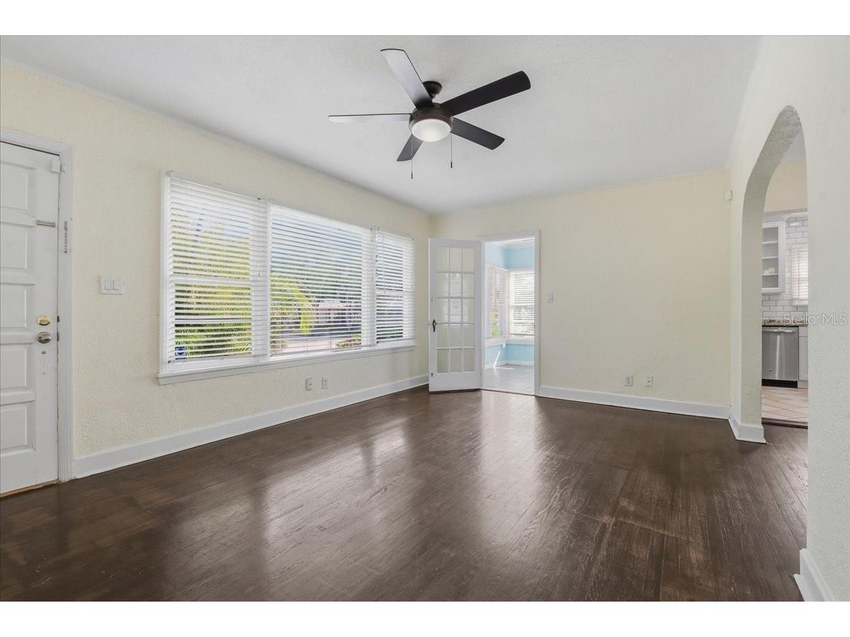 1200 22nd Avenue N Saint Petersburg FL 33704 TB8491959 image4