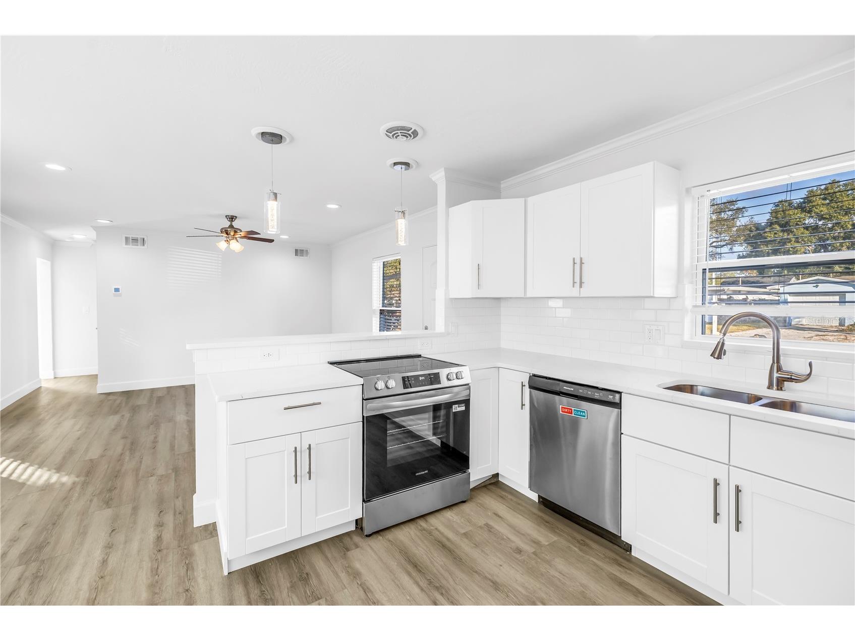 1200 76th Avenue N Saint Petersburg FL 33702 TB8446850 image13