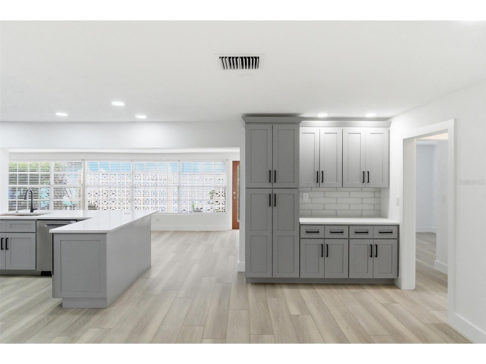 1200 80th St S Saint Petersburg FL 33707 TB8503600 image20