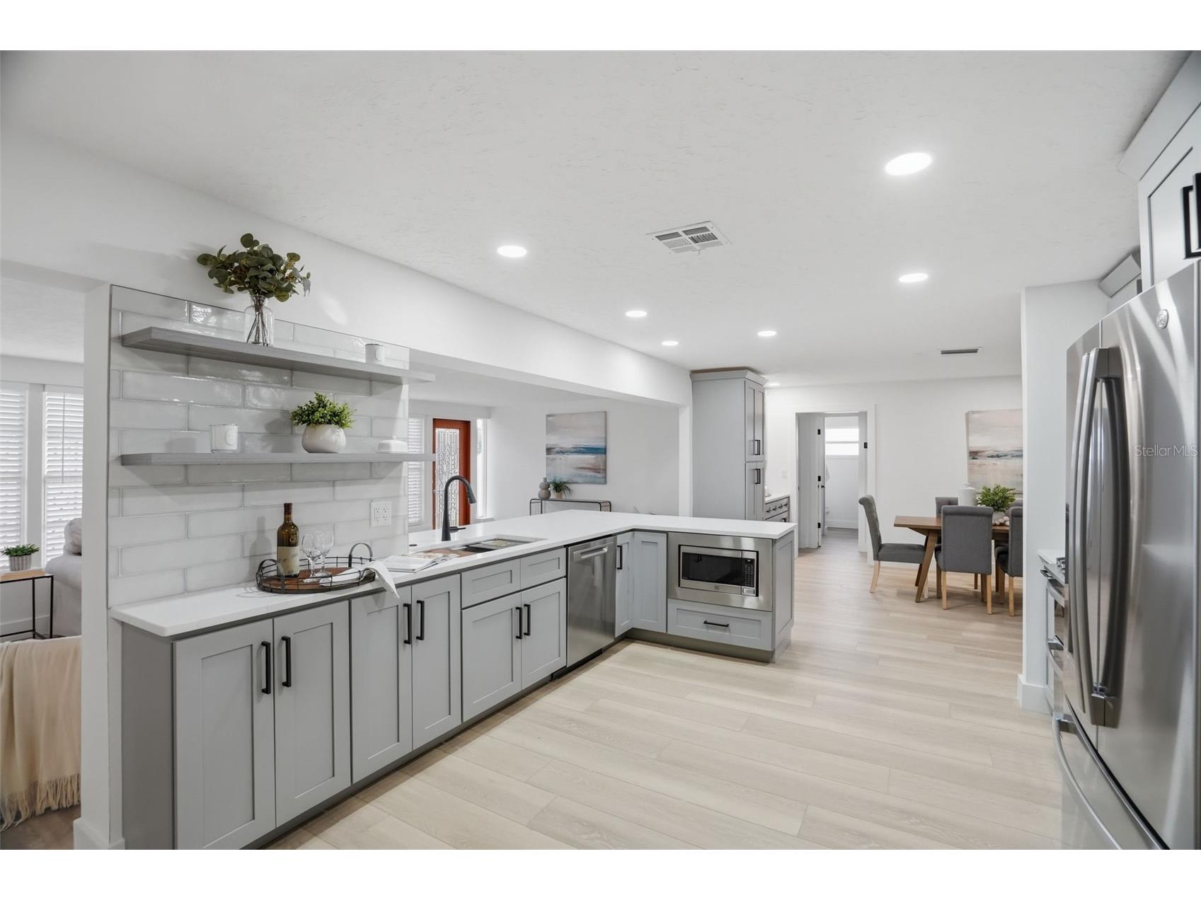 1200 80th St S Saint Petersburg FL 33707 TB8503600 image26
