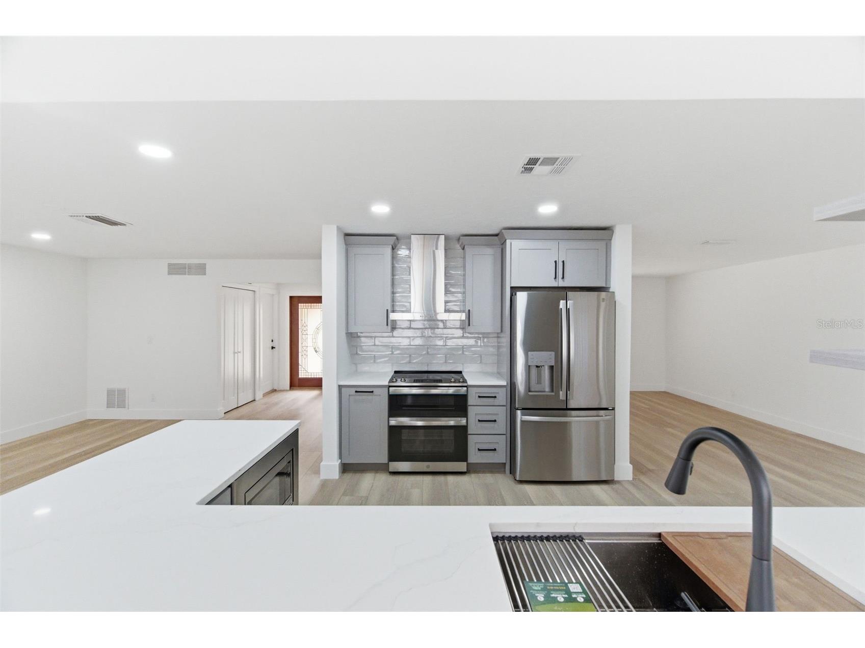 1200 80th St S Saint Petersburg FL 33707 TB8503600 image29