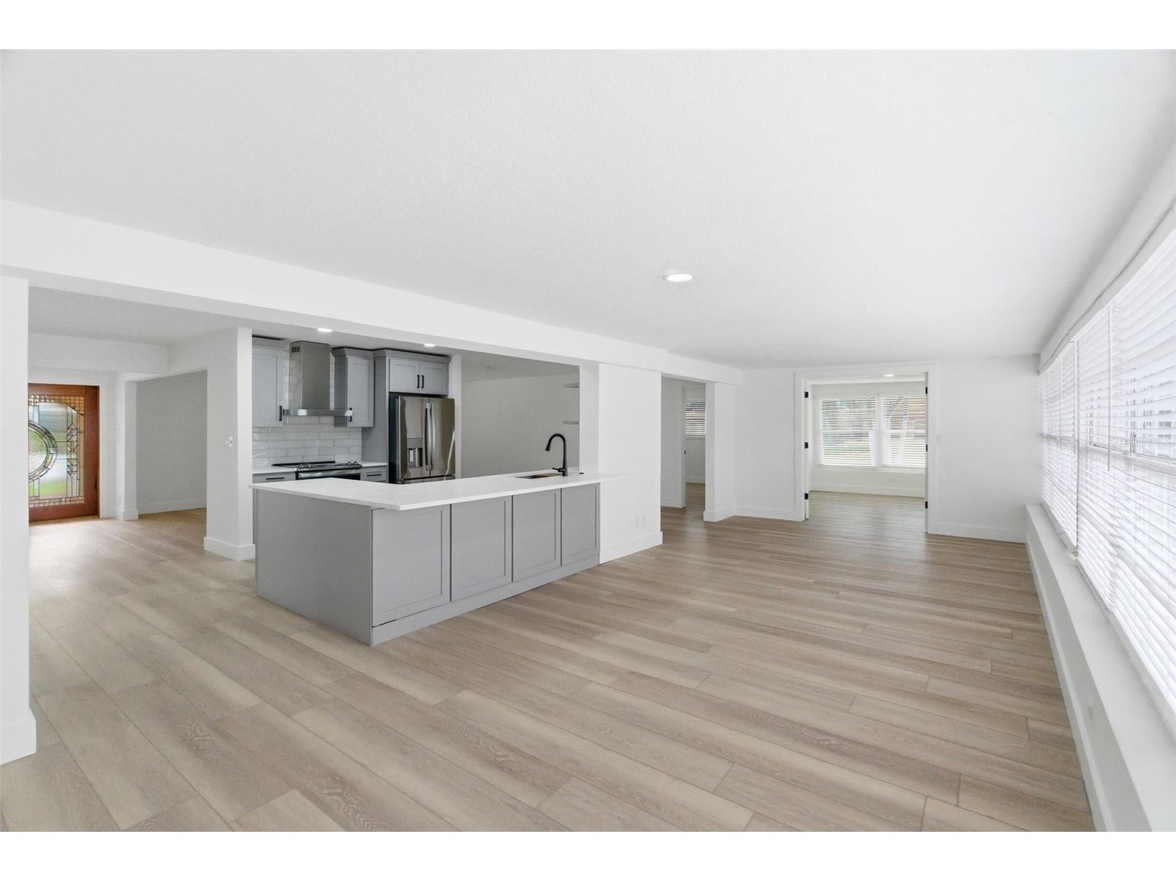 1200 80th St S Saint Petersburg FL 33707 TB8503600 image38