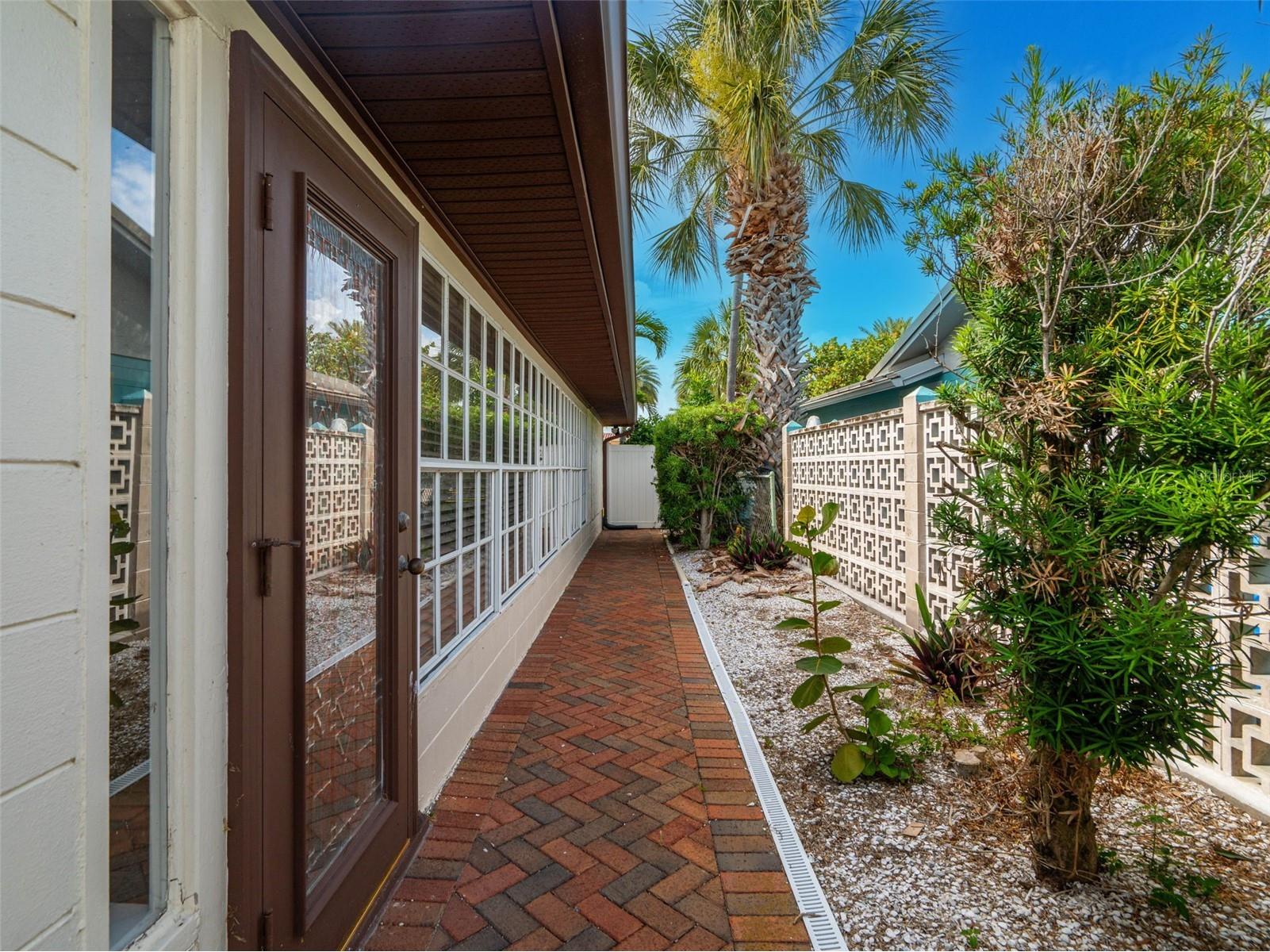 1200 80th St S Saint Petersburg FL 33707 TB8503600 image82