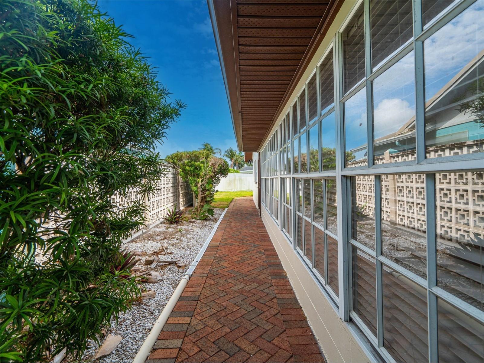 1200 80th St S Saint Petersburg FL 33707 TB8503600 image83