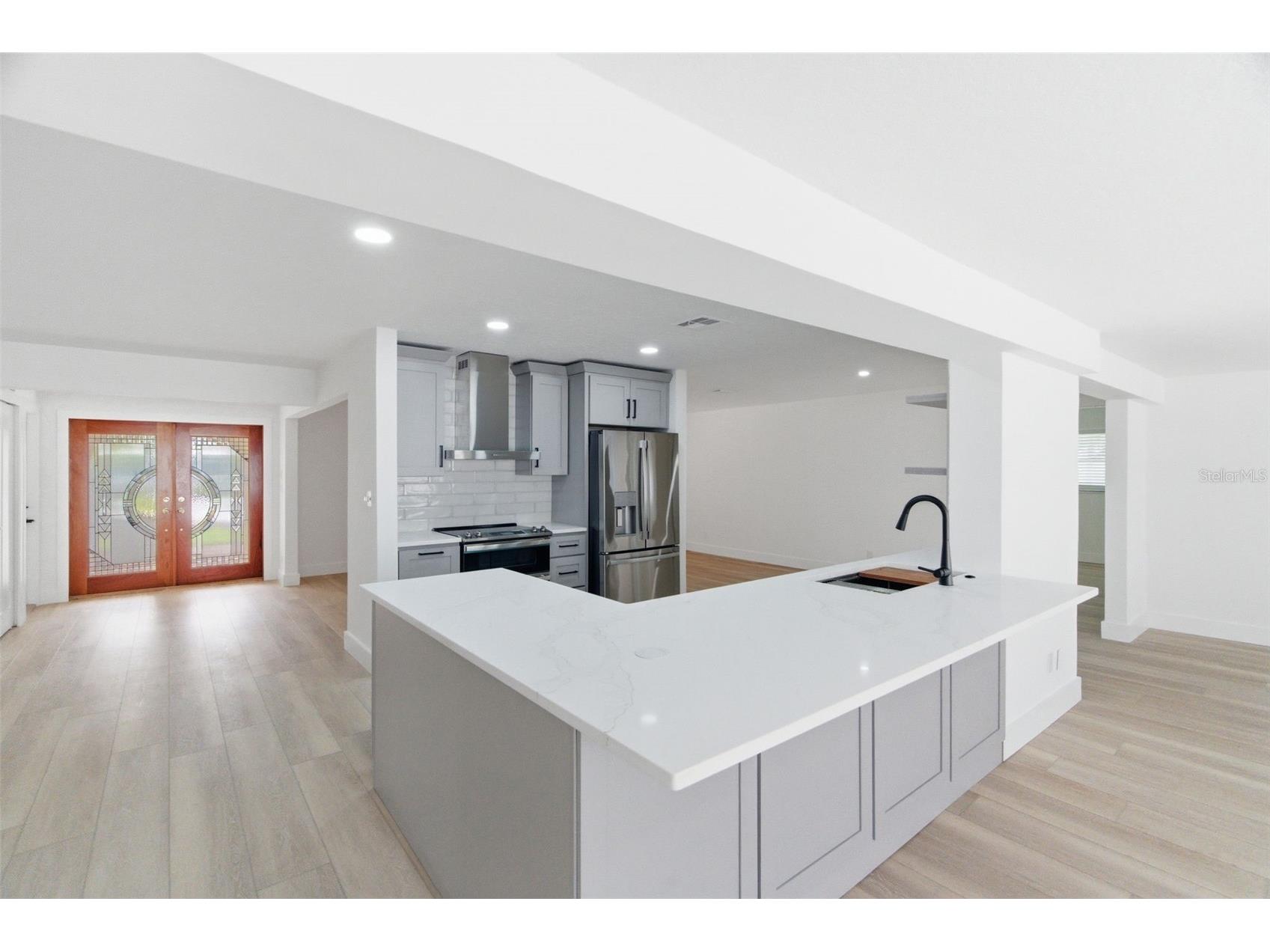 1200 80th St S Saint Petersburg FL 33707 TB8503600 image9