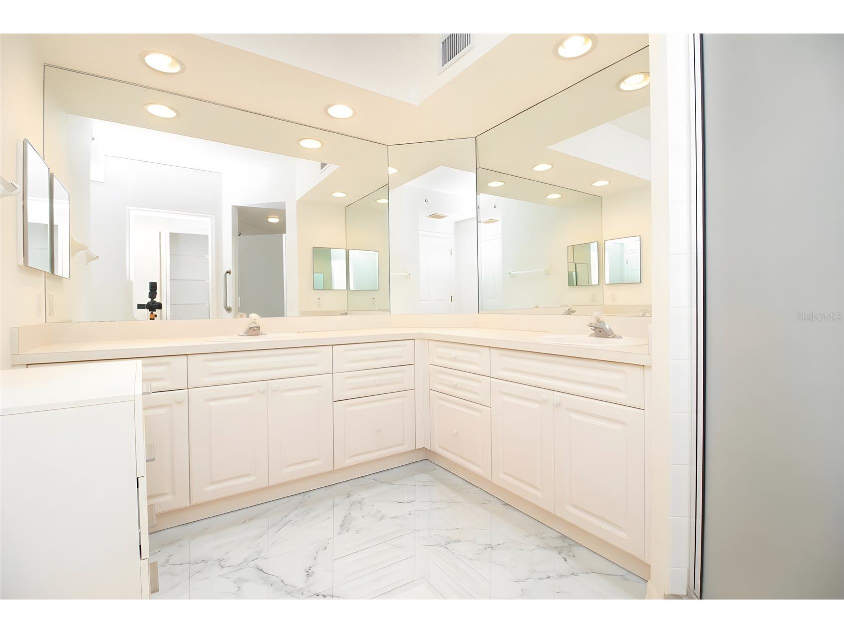 1200 Country Club Drive #1101 Largo FL 33771 TB8435837 image17