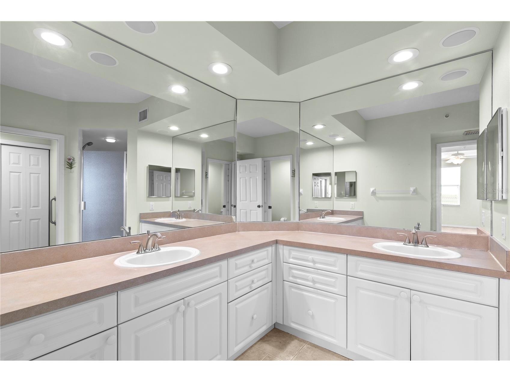 1200 Country Club Drive #1301 Largo FL 33771 TB8528528 image34