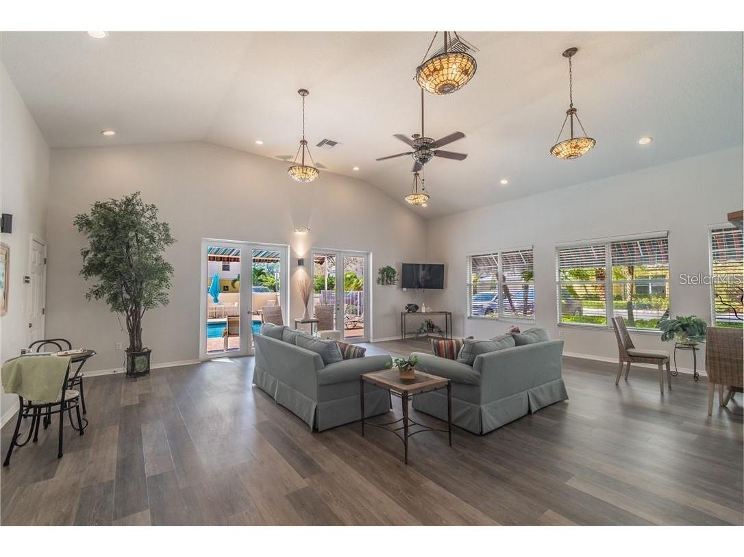 1200 Country Club Drive 2106, Largo, FL, 33771 MLS U8233354 Edina Realty