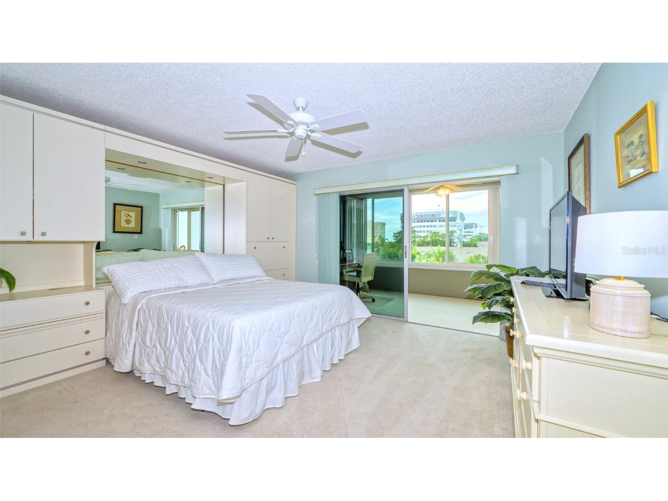 1200 E Peppertree Lane #305 Sarasota FL 34242 A4639567 image20